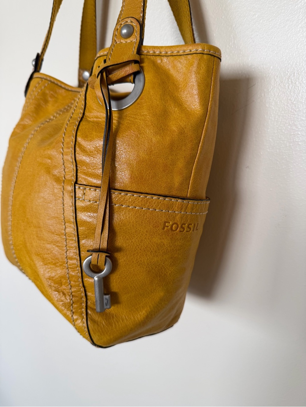 FOSSIL Mustard Yellow Gold Leather Vintage Hobo Shoulder Tote Bag w Silver Key - Picture 5 of 10